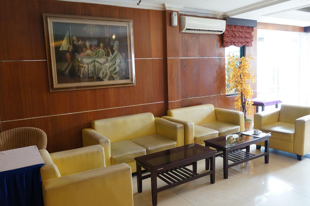 Hotel Feodora Airport